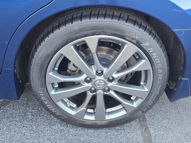 Certified 2018 Nissan Altima 2.5 SR w/ SR Special Edition FWD image 12