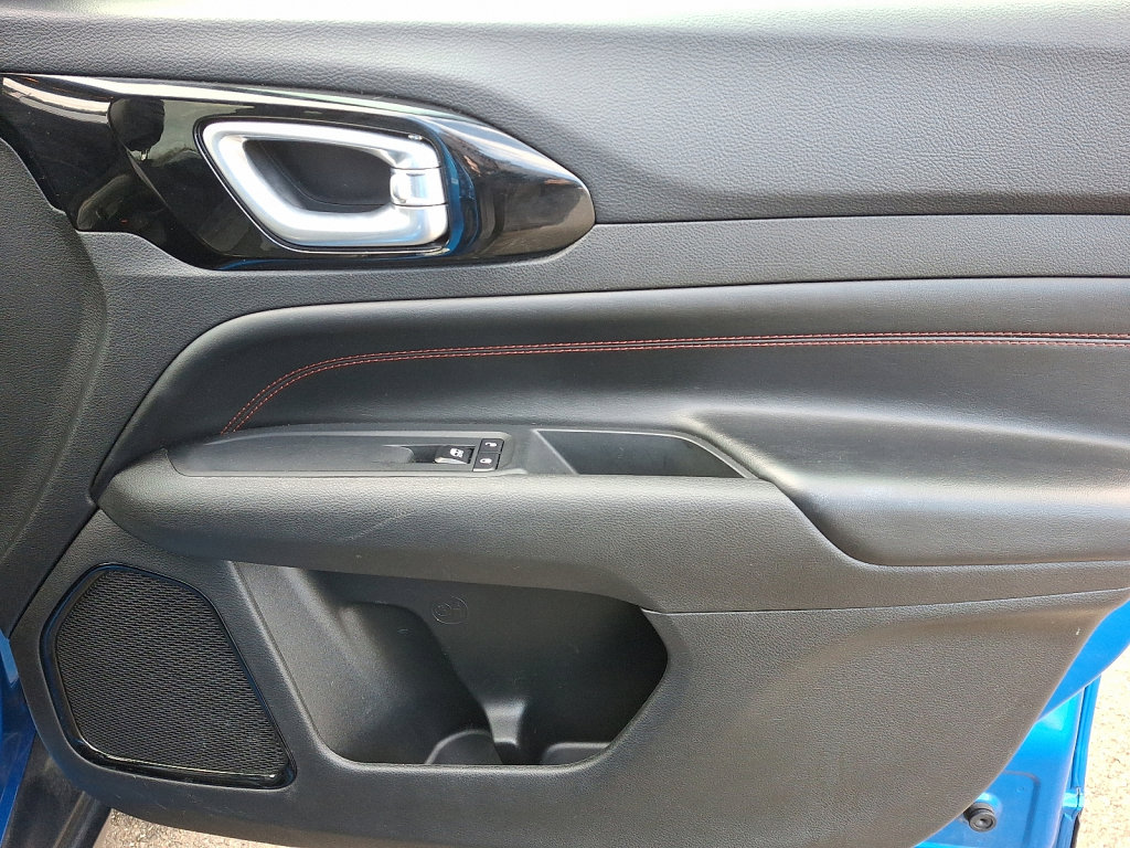 Used 2024 Jeep Compass Trailhawk image 10