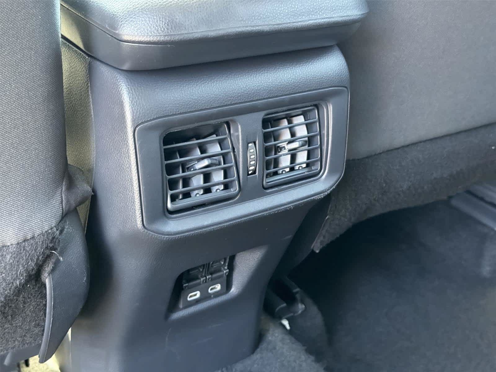 Used 2025 Toyota RAV4 XLE FWD image 41