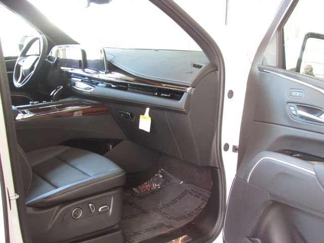 Used 2024 Cadillac Escalade ESV Luxury AWD/4WD image 18