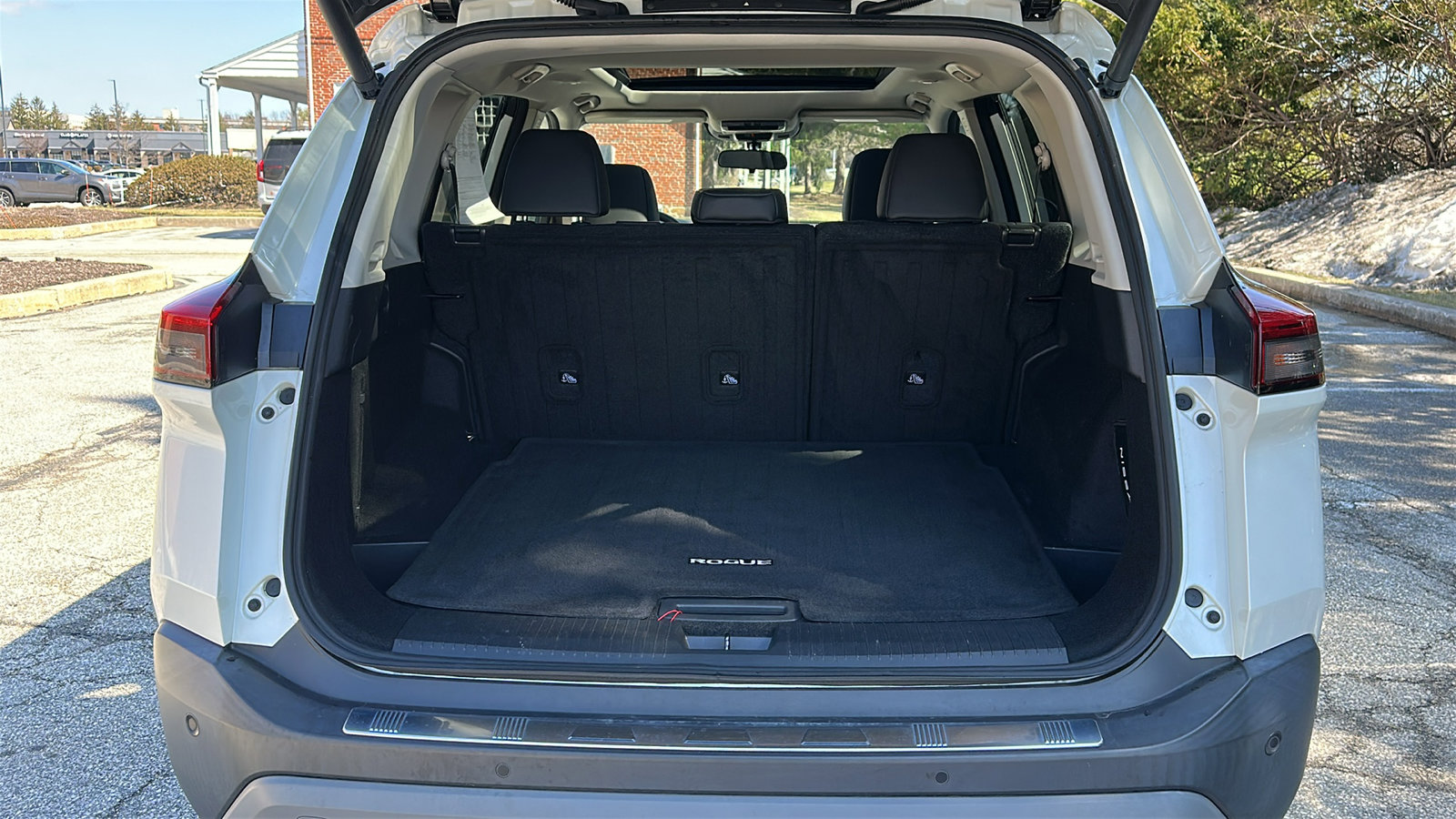 Certified 2022 Nissan Rogue SV w/ SV Premium Package image 6