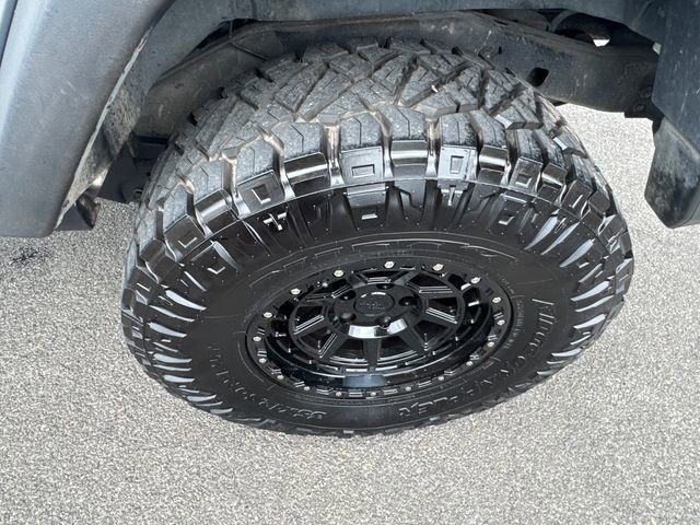 Used 2015 Jeep Wrangler Unlimited Rubicon w/ Max Tow Package image 9