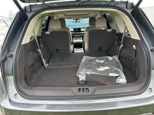 Used 2021 Lincoln Aviator Reserve w/ Equipment Group 208A AWD/4WD image 11