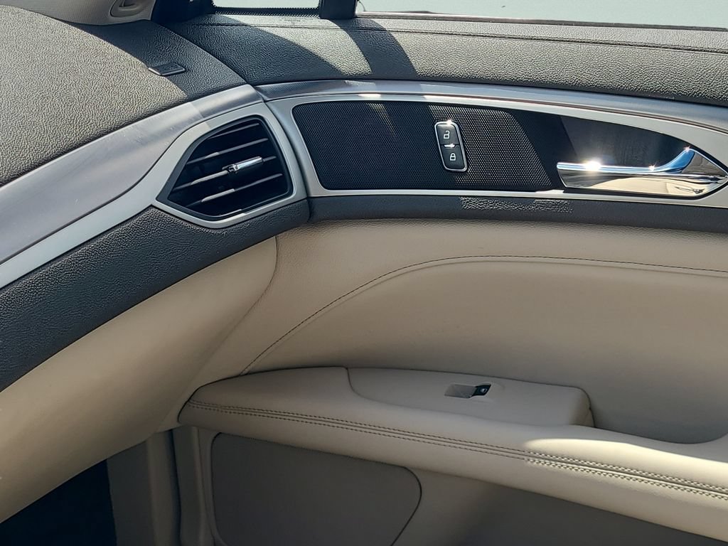 Used 2020 Lincoln MKZ FWD image 13