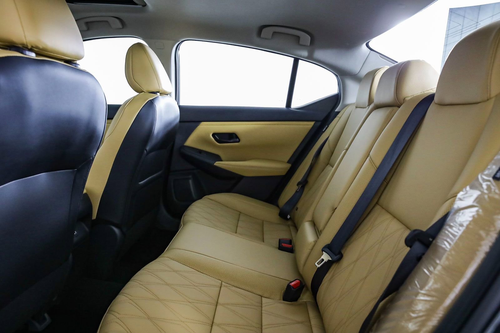 Used 2025 Nissan Sentra SV w/ SV Premium Package image 21