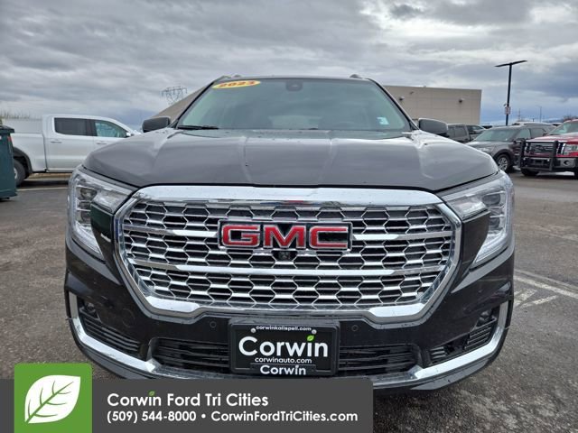 Used 2023 GMC Terrain Denali w/ Denali Premium Package AWD/4WD image 4