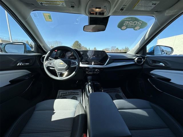 Certified 2025 Chevrolet Trax LT w/ Driver Confidence Package FWD image 19