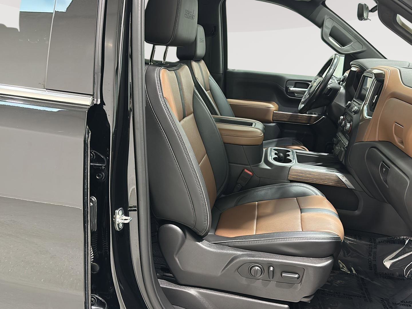 Used 2020 Chevrolet Silverado 1500 High Country w/ Technology Package AWD/4WD image 25