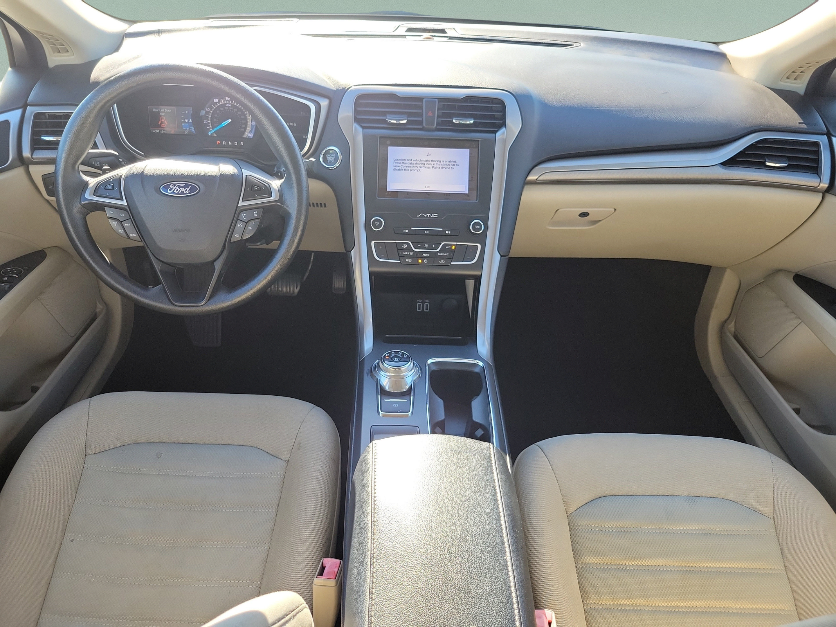 Used 2019 Ford Fusion SE FWD image 11