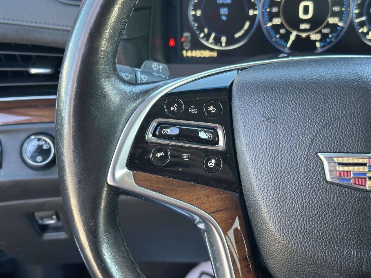 Used 2015 Cadillac Escalade Premium AWD/4WD image 31