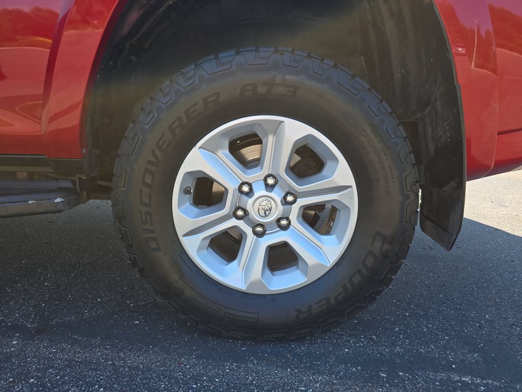 Certified 2019 Toyota 4Runner SR5 Premium AWD/4WD image 38