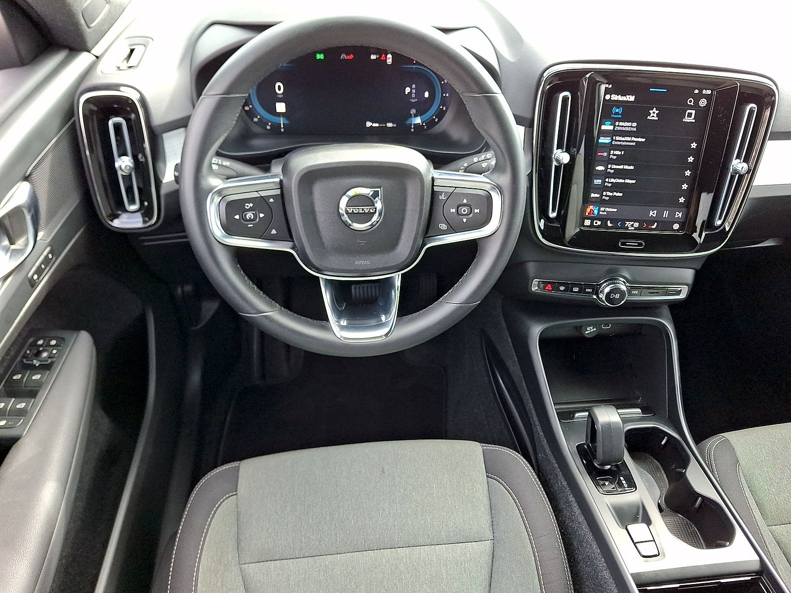 Used 2023 Volvo XC40 B5 Core AWD/4WD image 21