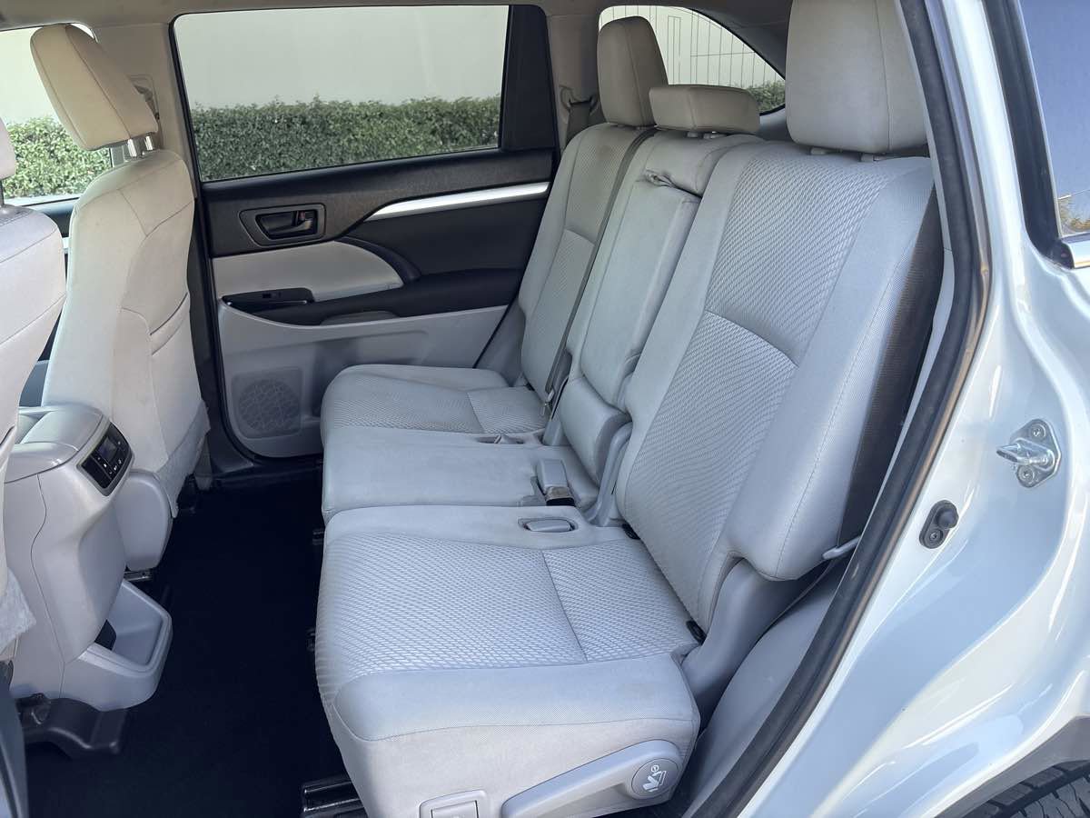Used 2018 Toyota Highlander LE image 12