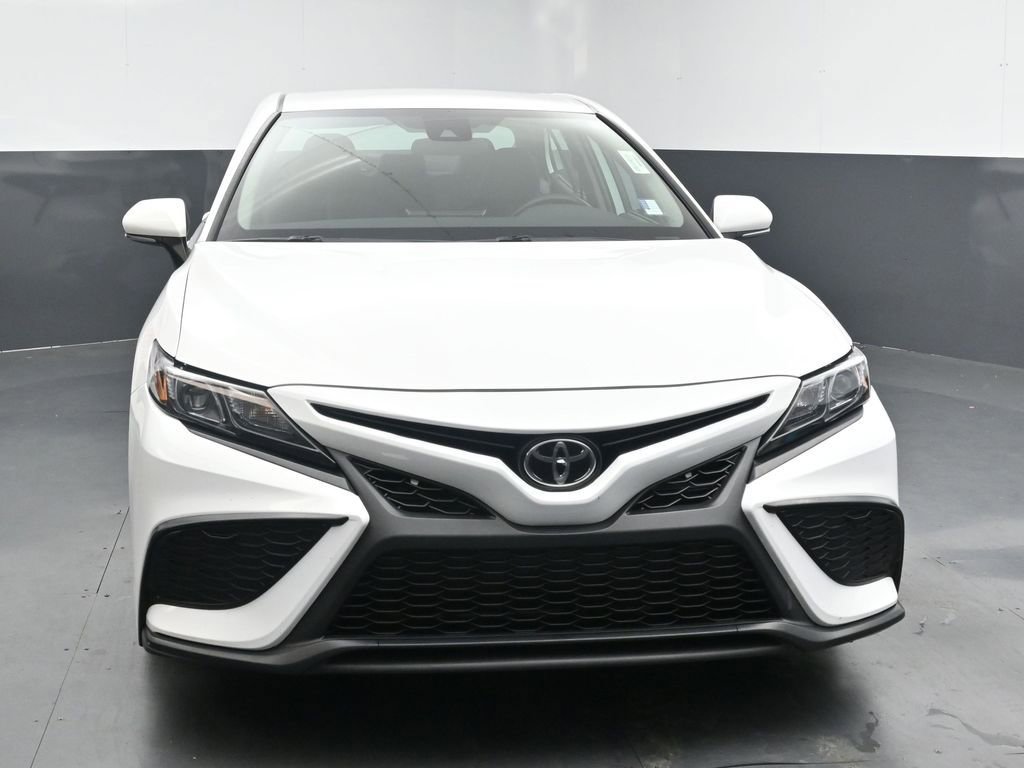Used 2024 Toyota Camry SE FWD image 3