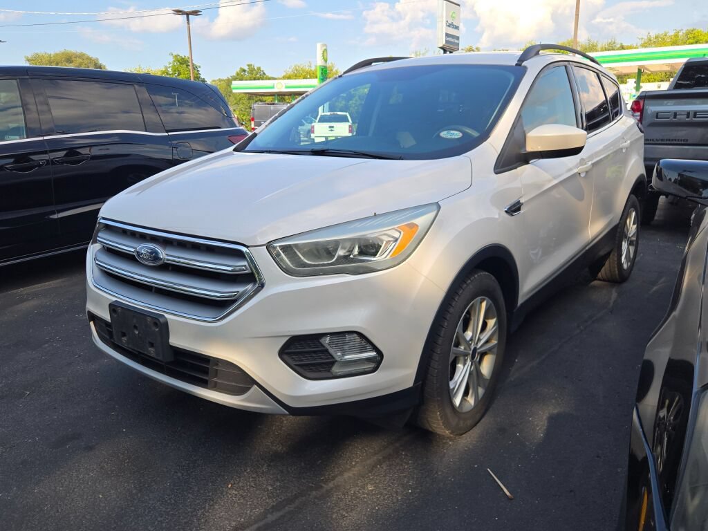 Used 2017 Ford Escape SE w/ Equipment Group 201A FWD image 4