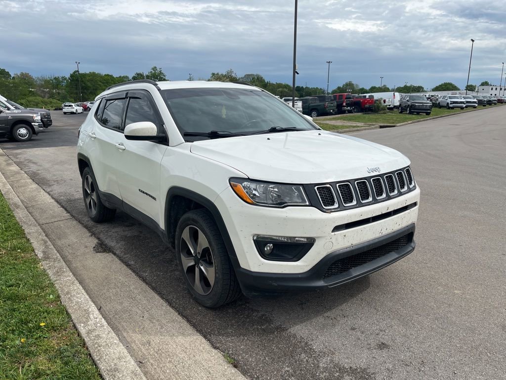 Used 2018 Jeep Compass Latitude w/ Popular Equipment Group AWD/4WD image 2