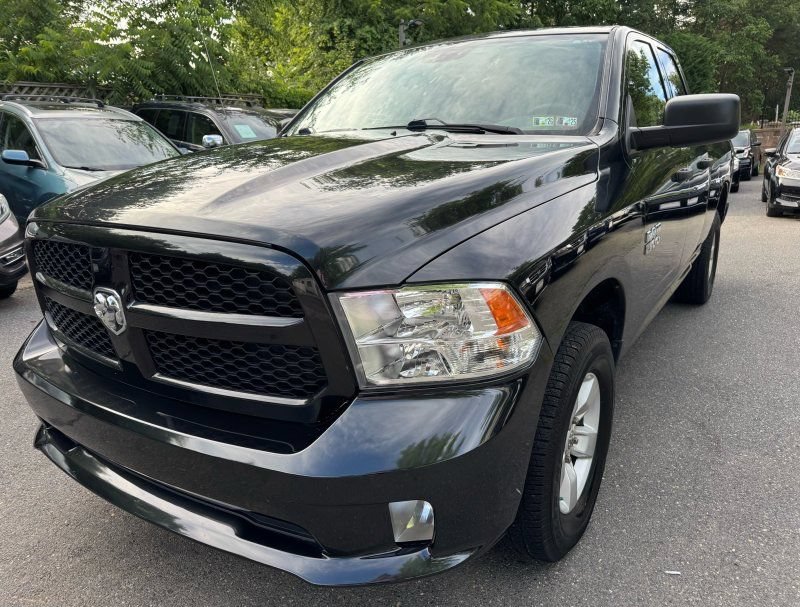 Used 2017 RAM 1500 Express AWD/4WD image 3