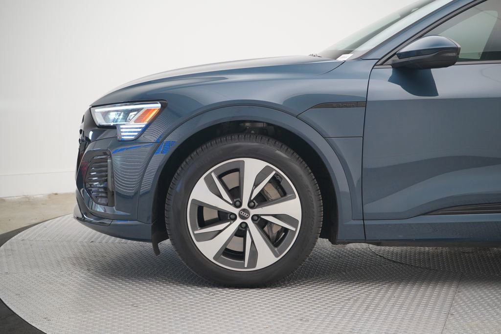 Used 2024 Audi Q8 e-tron Premium image 2