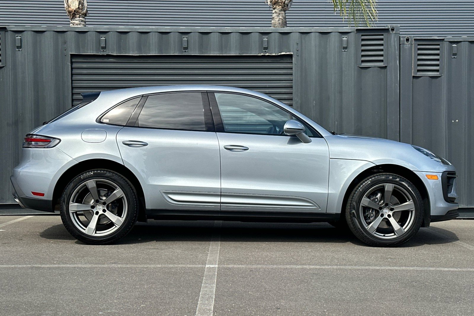 Certified 2026 Porsche Macan AWD/4WD image 9