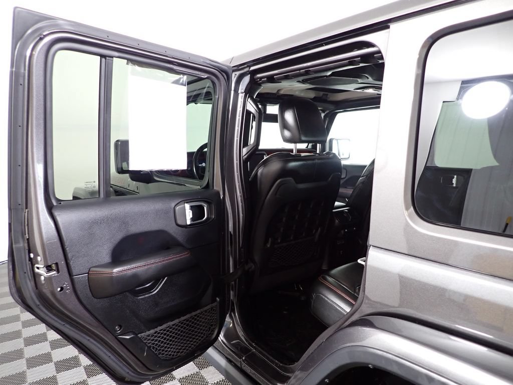 Used 2018 Jeep Wrangler Unlimited Rubicon w/ Dual Top Group AWD/4WD image 30