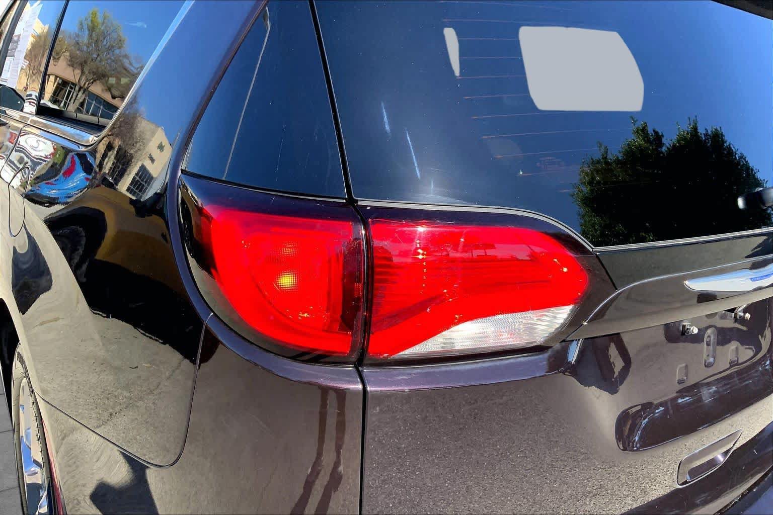Used 2019 Chrysler Pacifica Limited FWD image 34