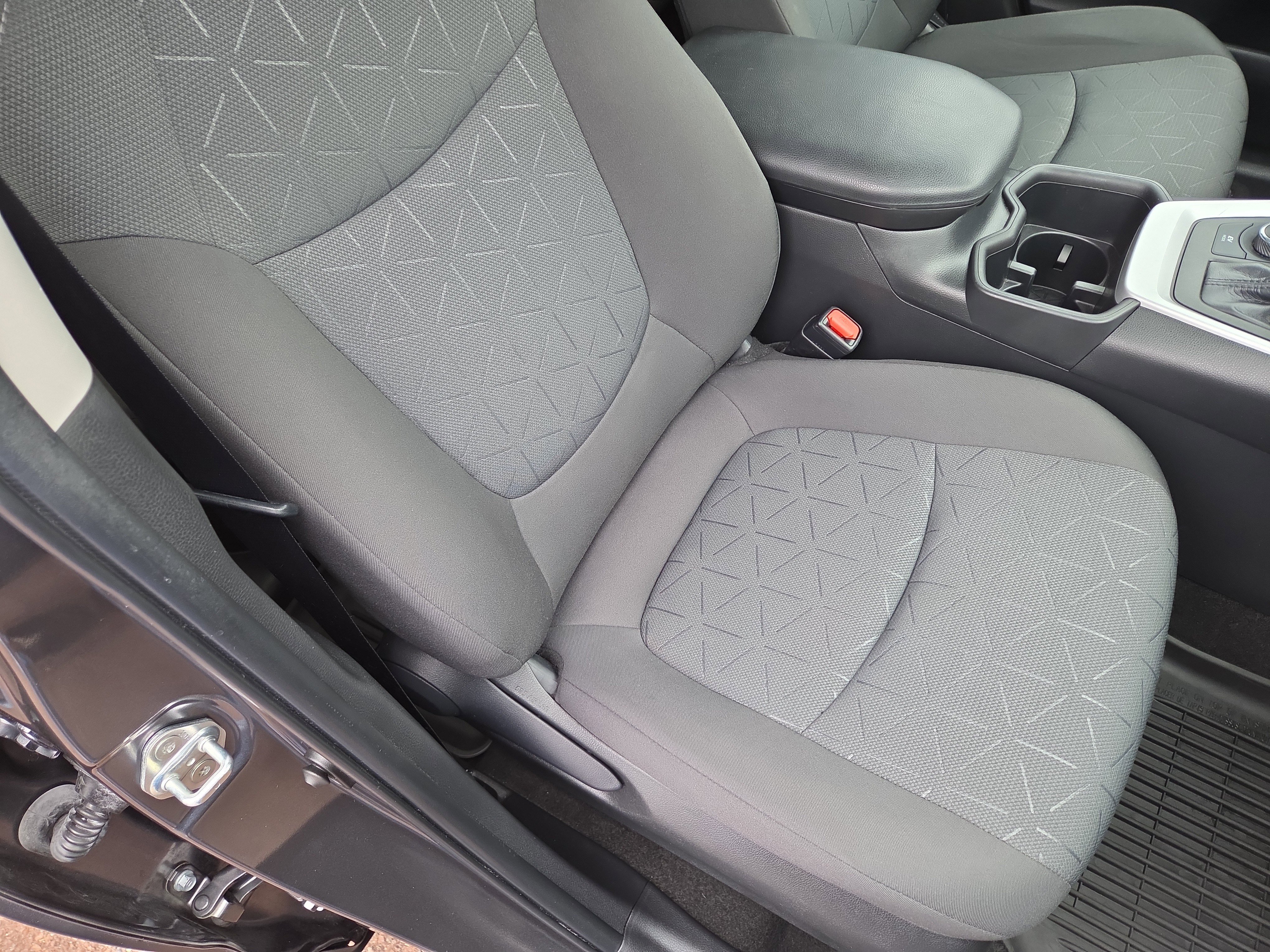 Certified 2022 Toyota RAV4 XLE w/ Convenience Package image 16