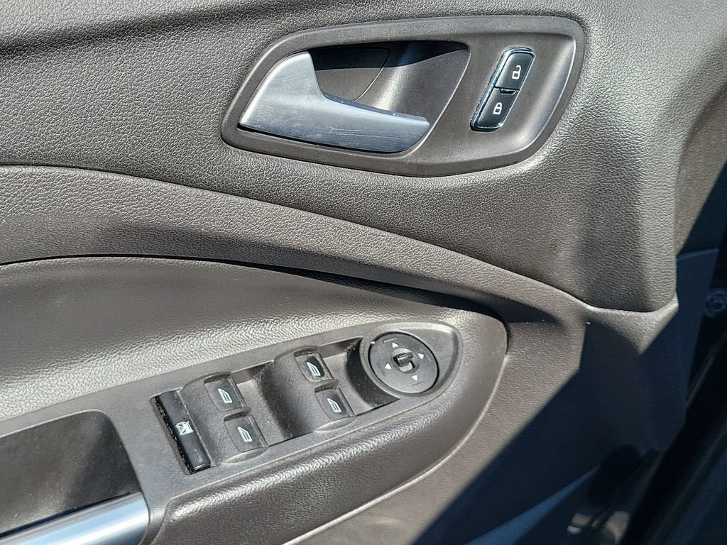 Used 2015 Ford Escape SE FWD image 19