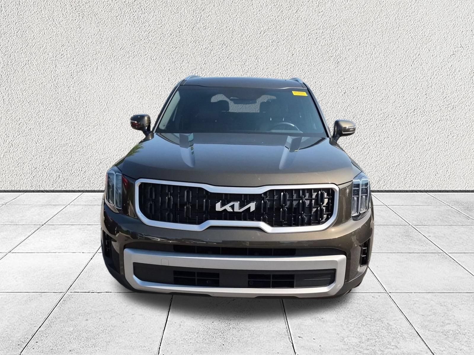 Used 2023 Kia Telluride EX w/ EX Captain's Chair Package AWD/4WD image 8