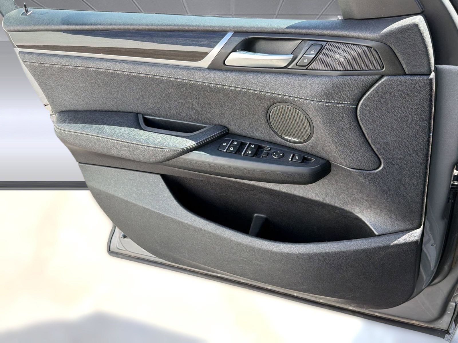 Used 2017 BMW X3 xDrive28i AWD/4WD image 12