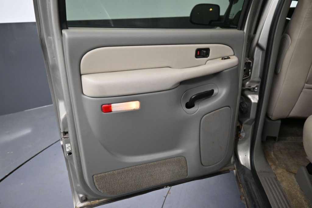 Used 2000 Chevrolet Suburban LT w/ LT Preferred Equipment Group AWD/4WD image 22