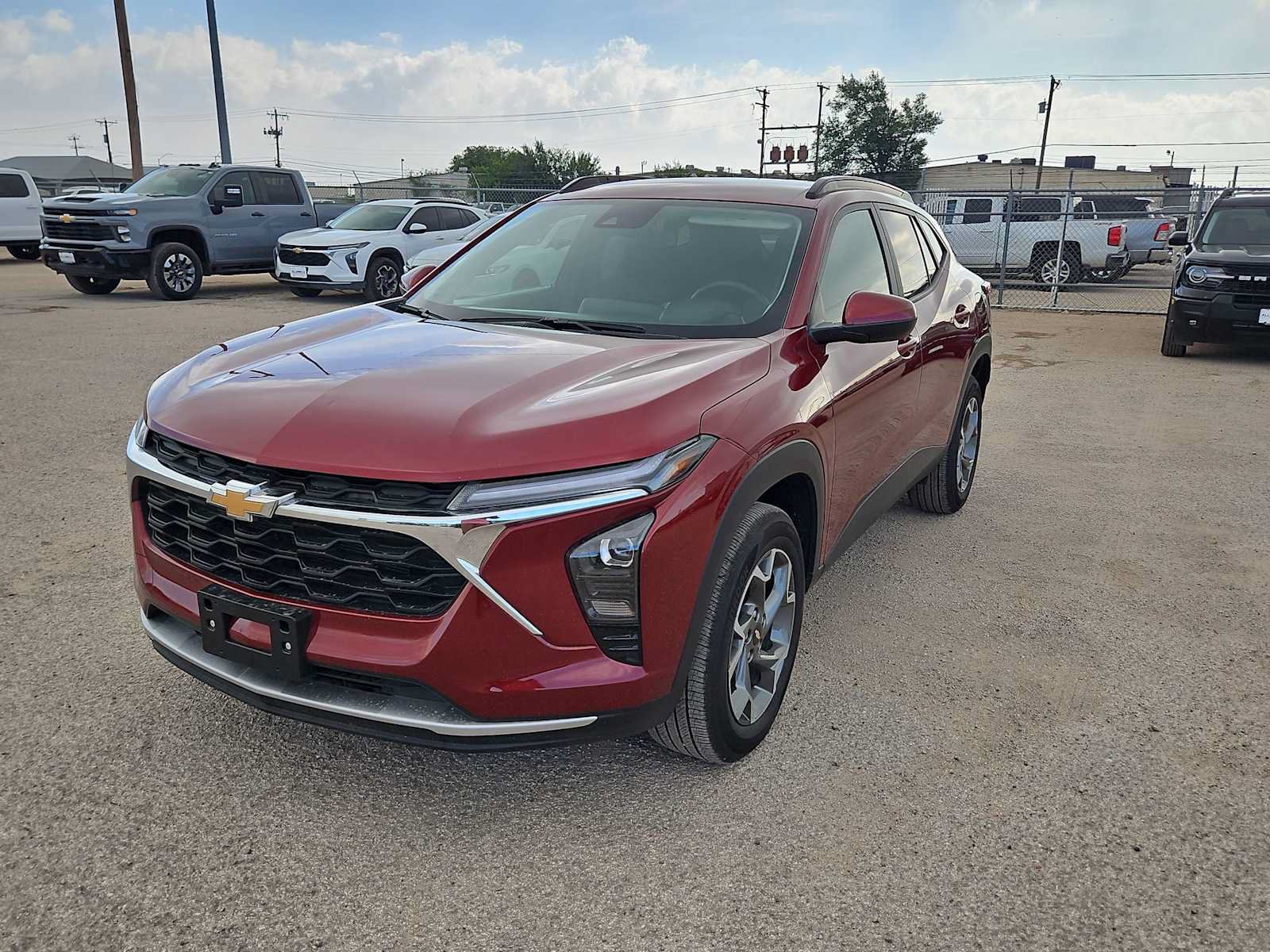 Used 2025 Chevrolet Trax LT w/ LT Convenience Package FWD image 4
