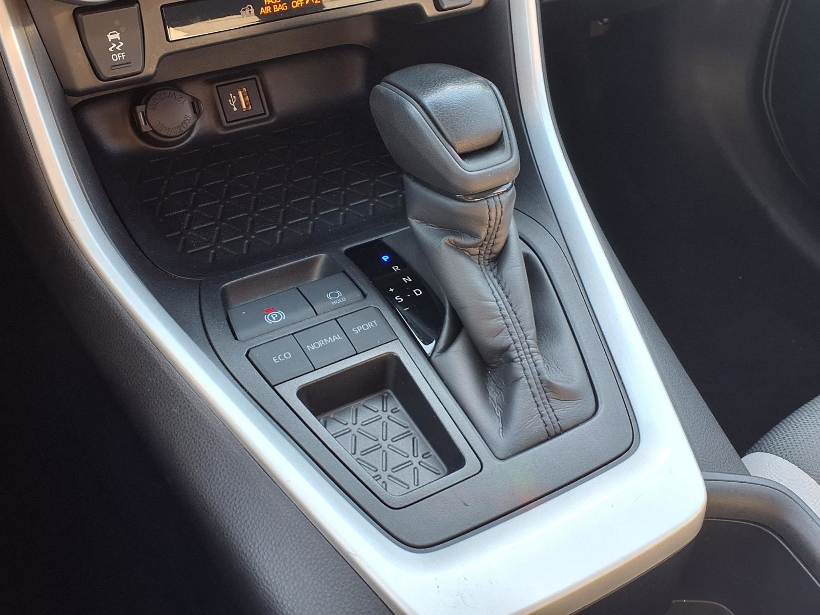 Certified 2025 Toyota RAV4 XLE w/ Convenience Package FWD image 13