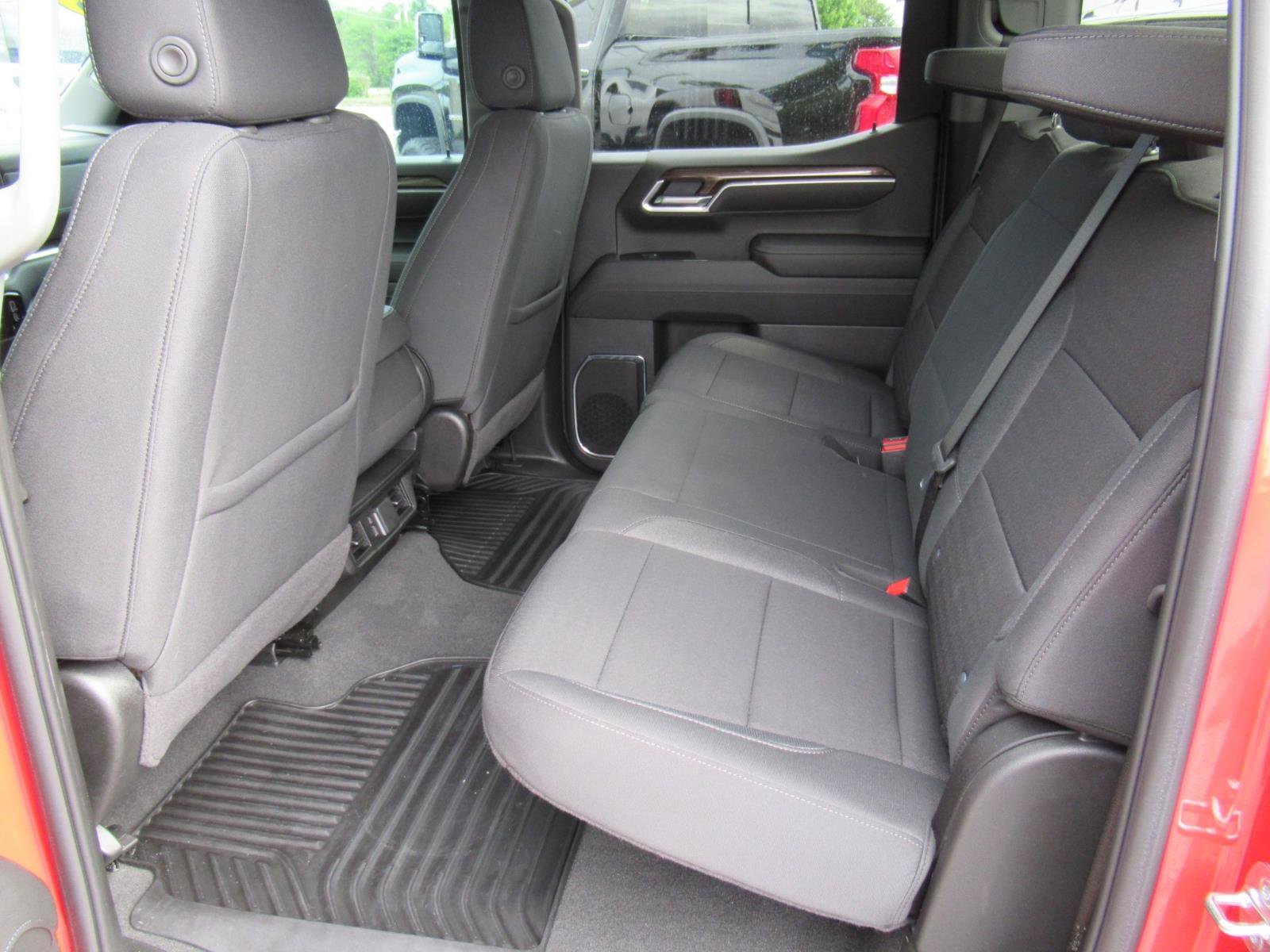 Used 2025 Chevrolet Silverado 1500 LT AWD/4WD image 32