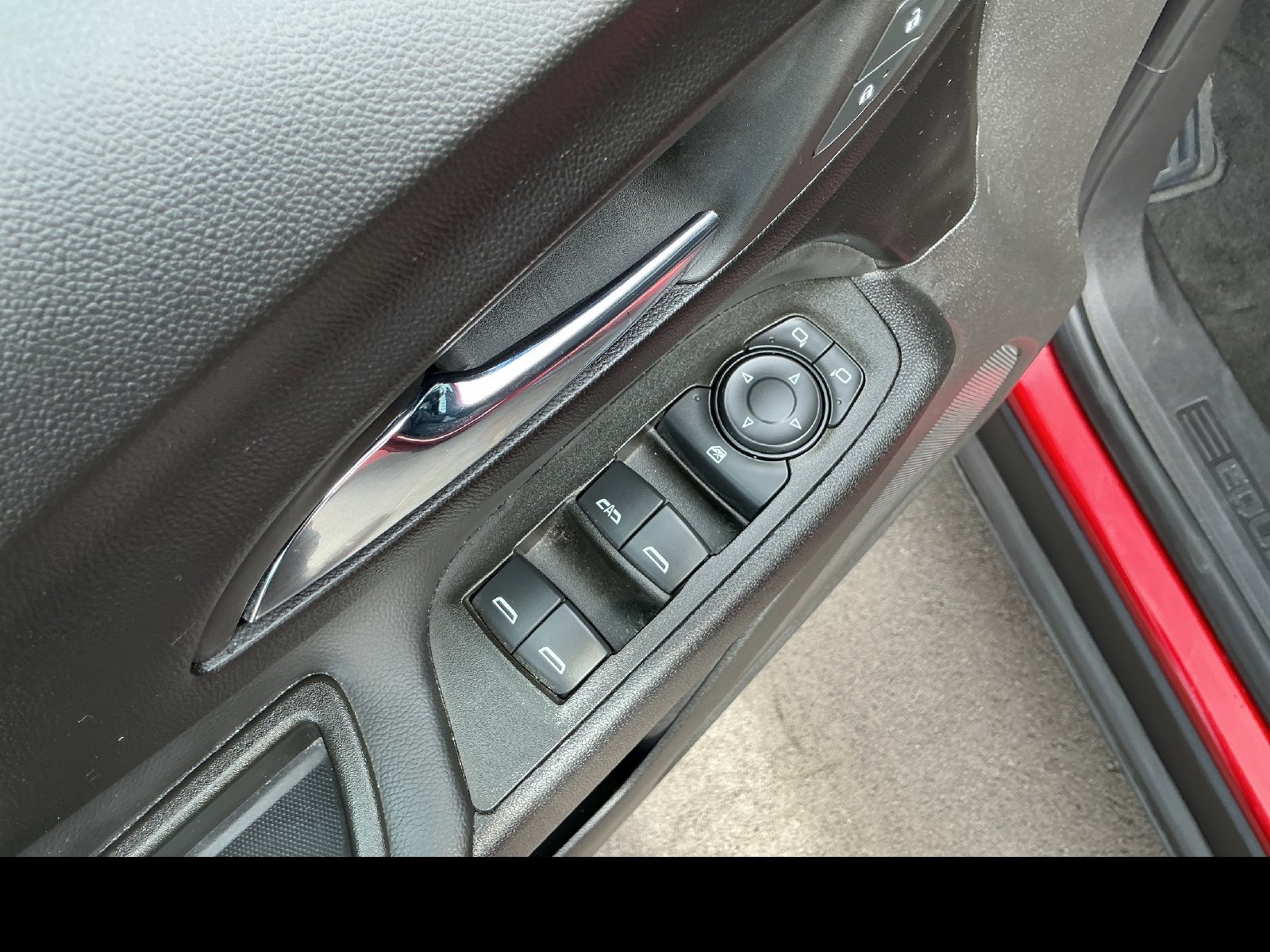 Used 2024 Chevrolet Equinox LT FWD image 12