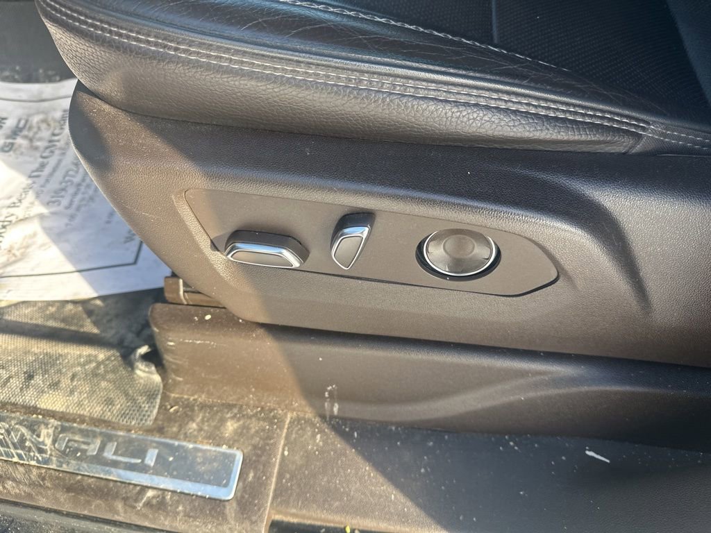 Used 2021 GMC Yukon Denali w/ Denali Premium Package image 19