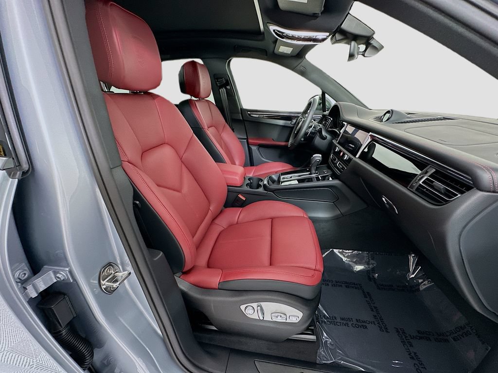 New 2026 Porsche Macan Turbo AWD/4WD image 30