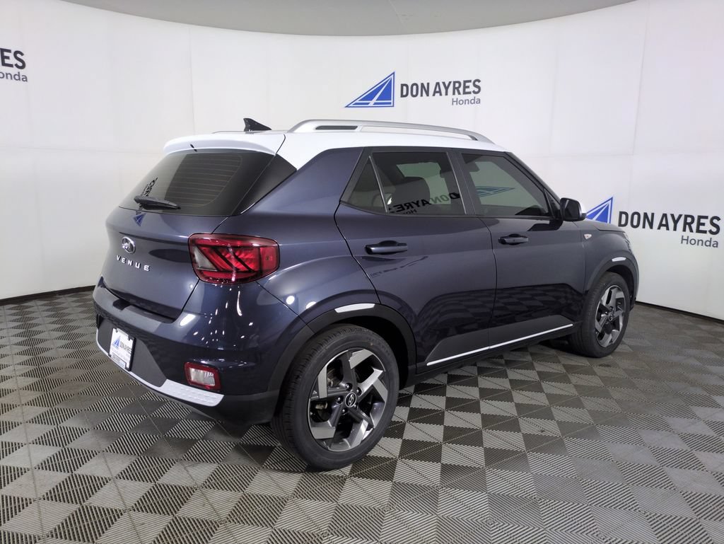 Used 2021 Hyundai Venue FWD image 8