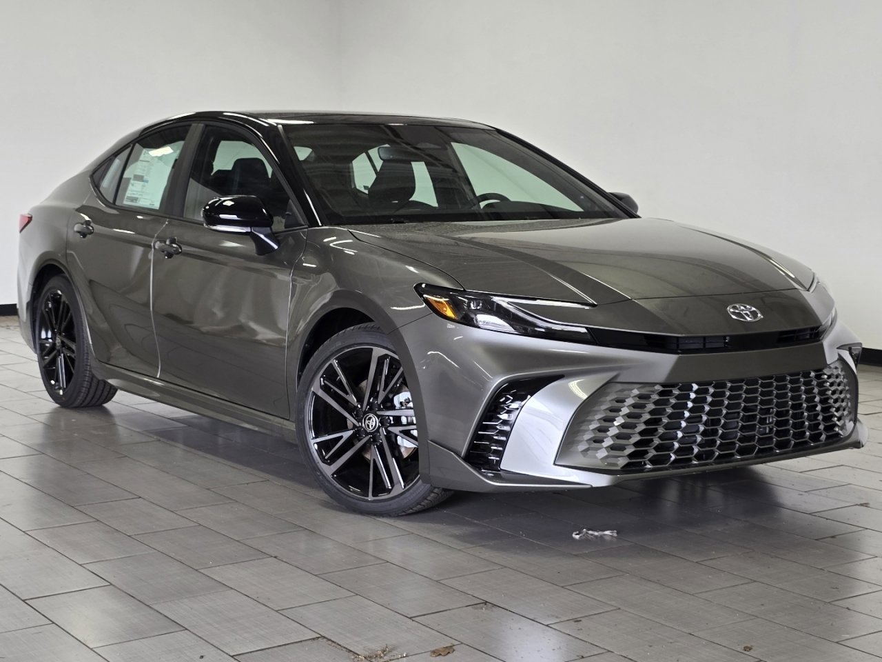 New 2026 Toyota Camry Hybrid image 2