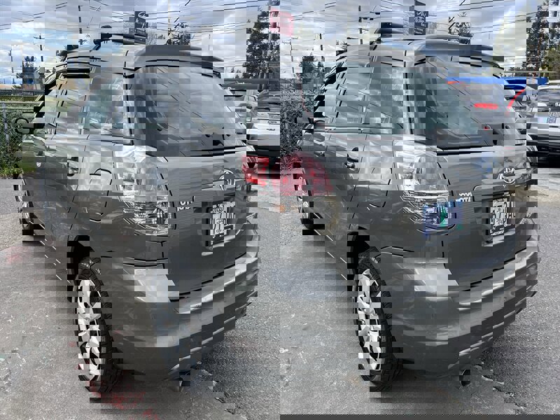 Used 2006 Toyota Matrix FWD image 3