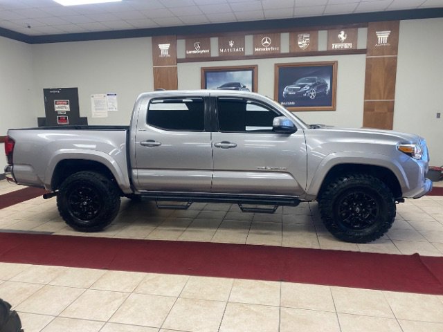 Used 2020 Toyota Tacoma SR5 RWD image 8