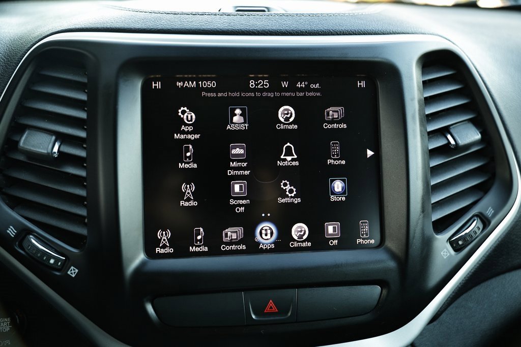 Used 2018 Jeep Cherokee Latitude Plus w/ Comfort/Convenience Group image 32