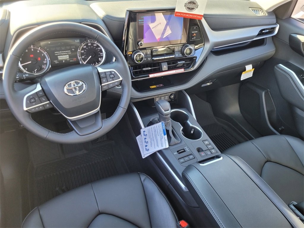 New 2026 Toyota Highlander XLE image 8