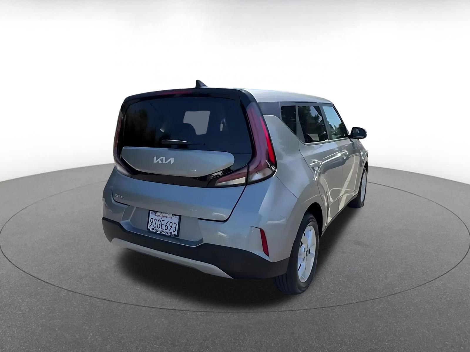 Used 2025 Kia Soul LX w/ LX Technology Package FWD image 14