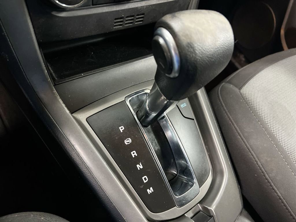 Used 2012 Chevrolet Captiva Sport LT FWD image 11