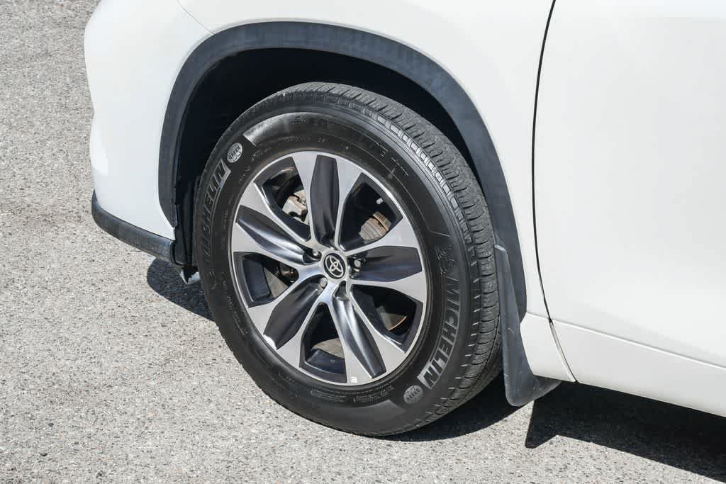 Used 2021 Toyota Highlander XLE FWD image 10