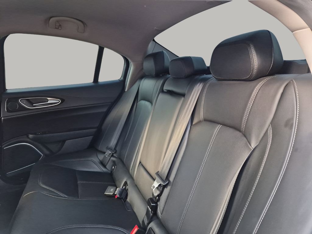 Used 2019 Alfa Romeo Giulia w/ Nero Edizione image 19
