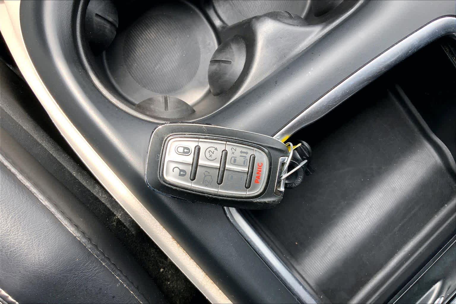 Used 2023 Chrysler Pacifica Touring-L FWD image 15