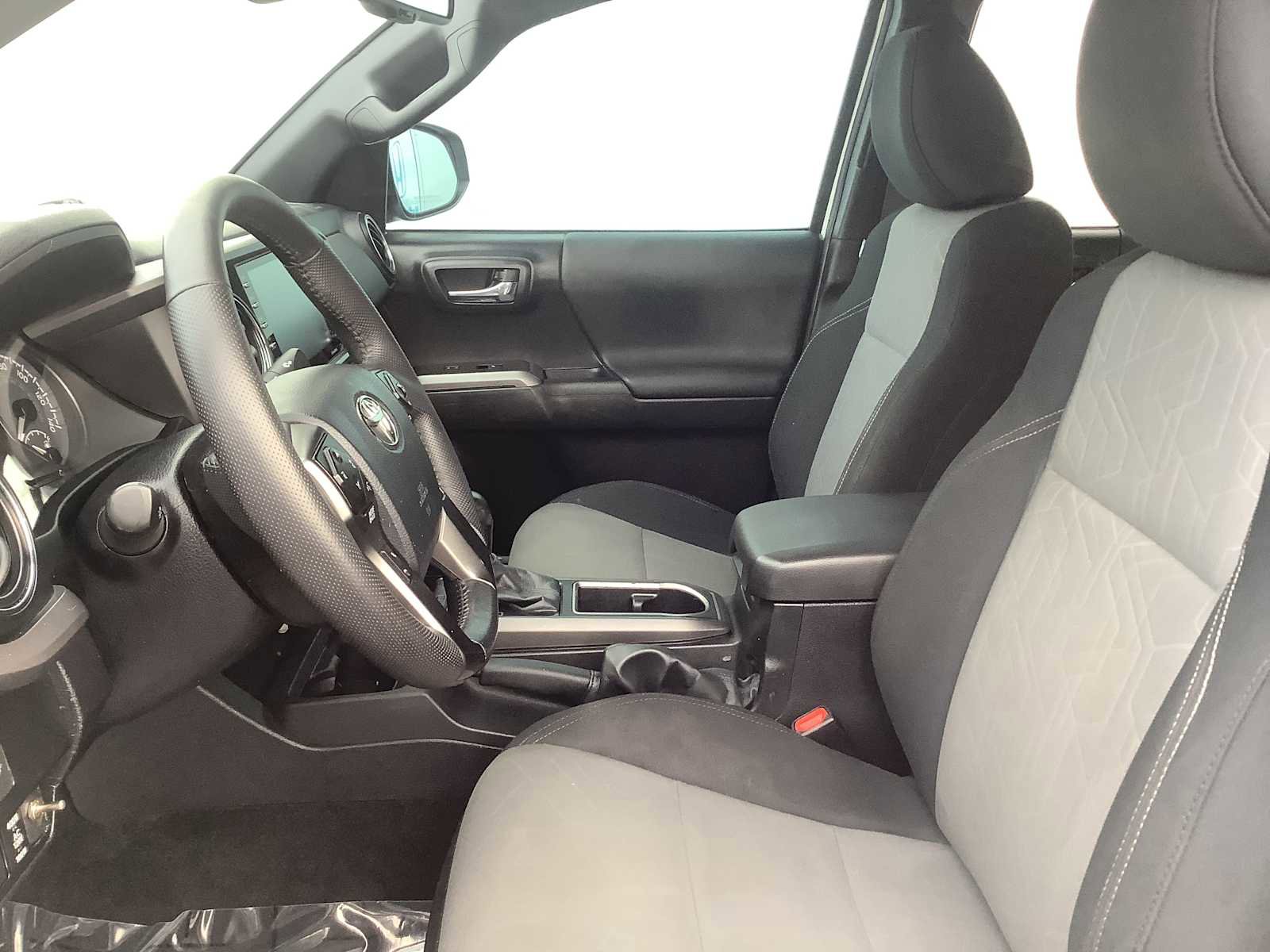 Used 2023 Toyota Tacoma TRD Off-Road image 2