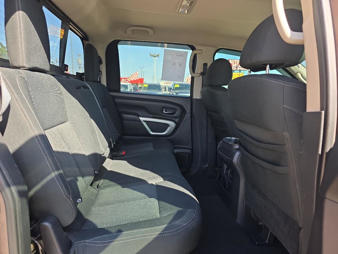 Used 2017 Nissan Titan SV image 21