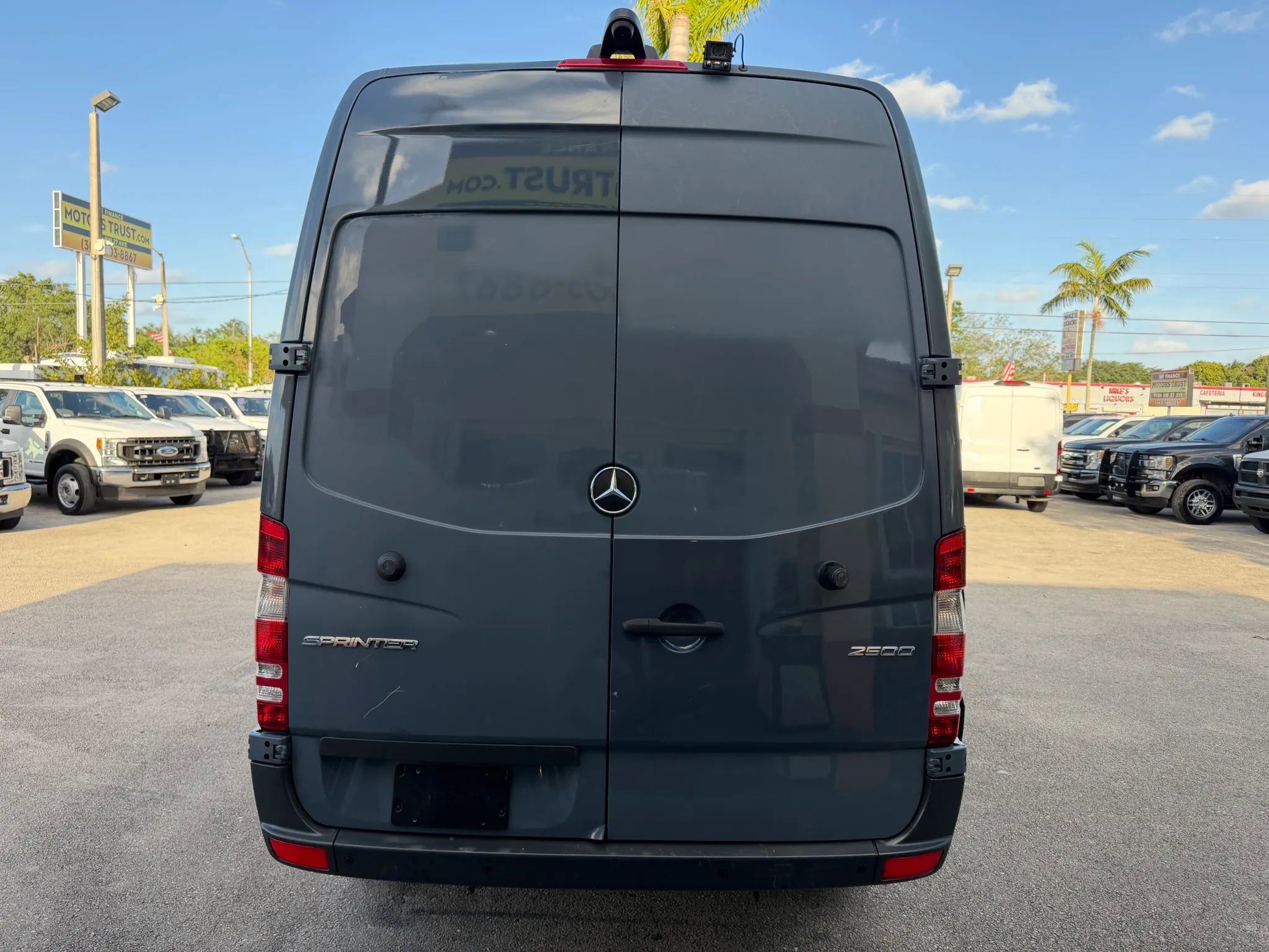 Used 2018 Mercedes-Benz Sprinter 2500 image 4